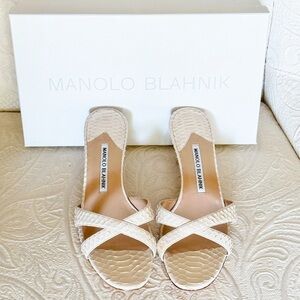 Manolo Blahnik Textured Cream Kitten Heels